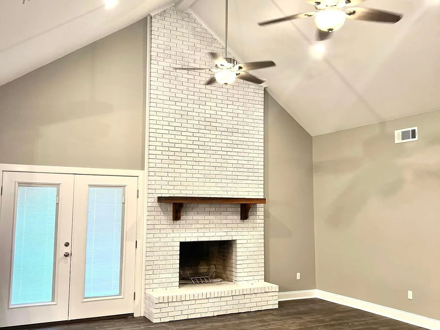 4 bed, 2600 sqft, $2,250 — Photo 2