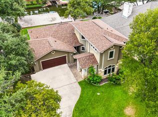 207 Crane Dr, Highland Haven, TX 78654