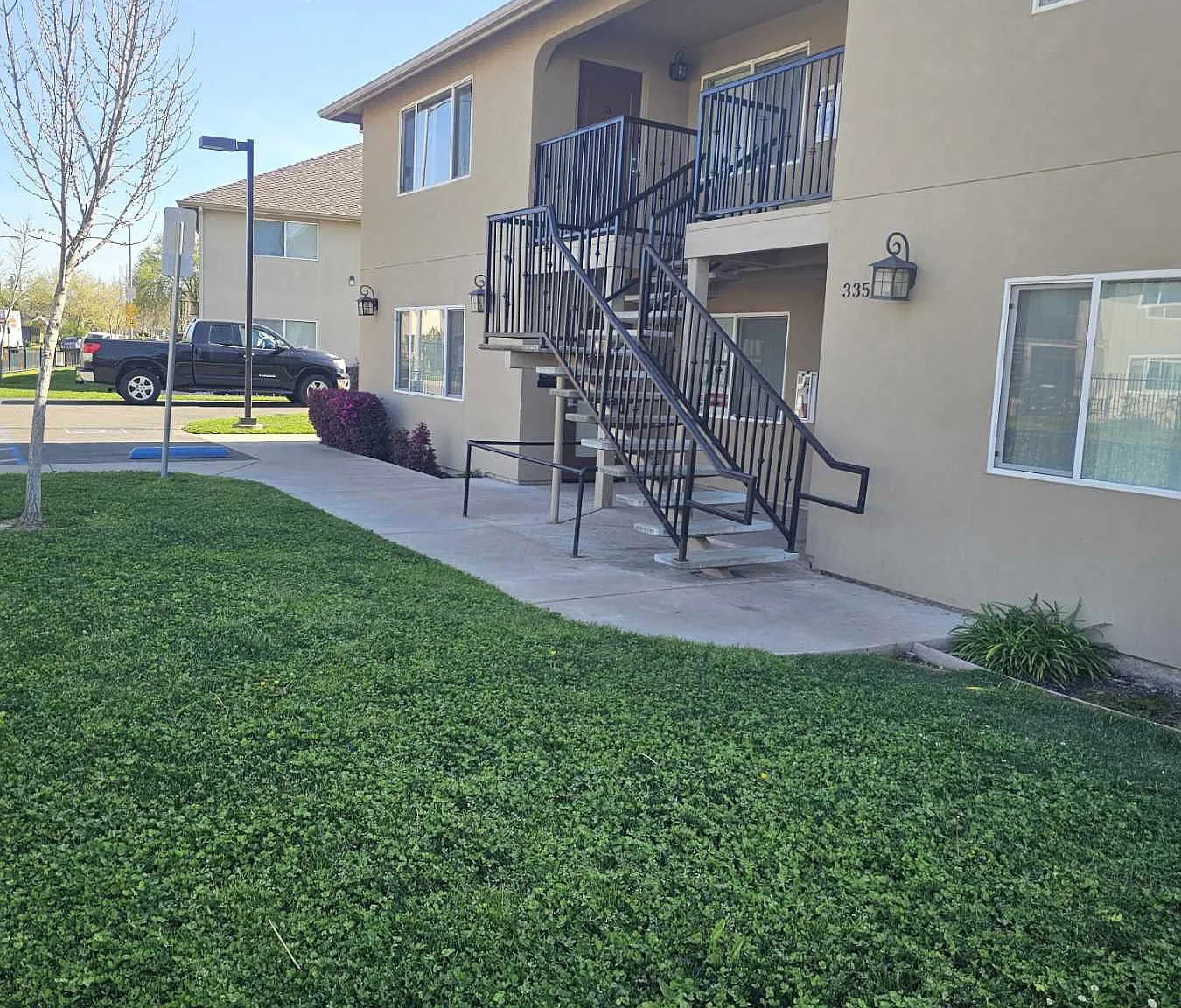 2 bed, 906 sqft, $1,525 — Photo 3