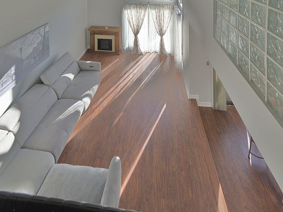 4th image of 71 Michigan Ct