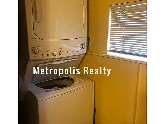 Rented by Metropolis International Realty Inc. | media 6