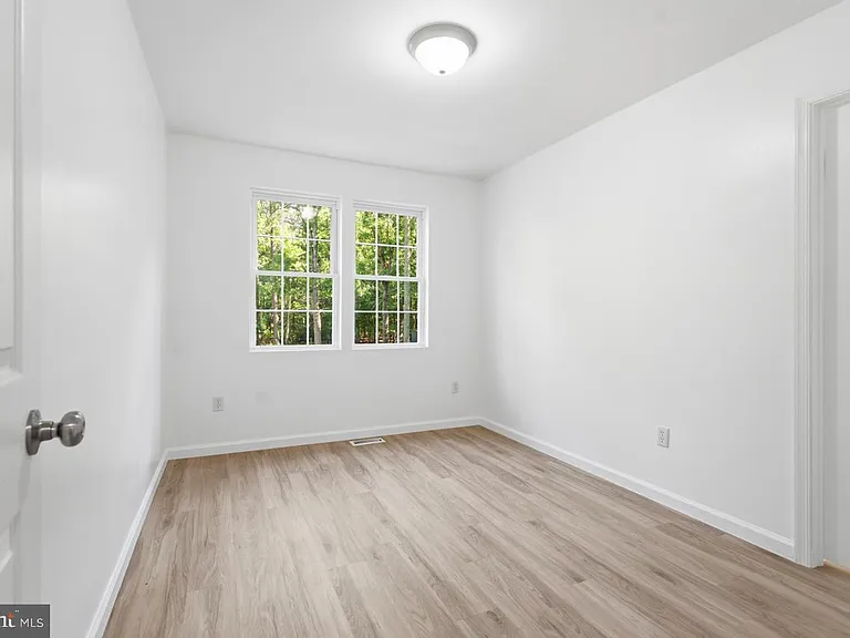 104 Hazel Dr — Photo 15