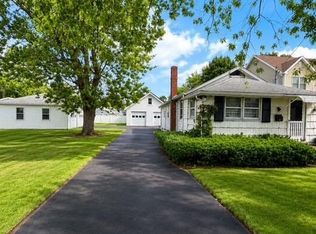 39 Cleveland St, Patchogue, NY 11772