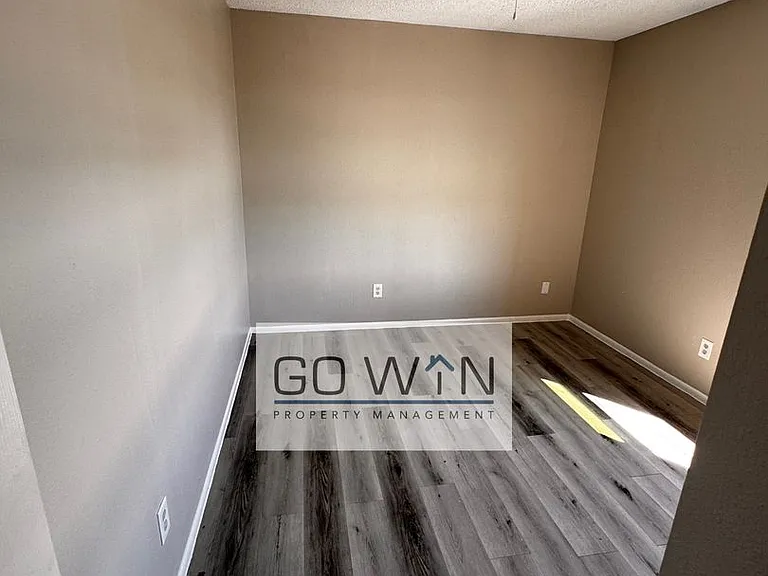 755 W 1st Ave — Photo 12