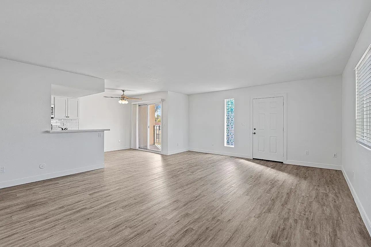 2 bed, 1036 sqft, $1,550 — Photo 4