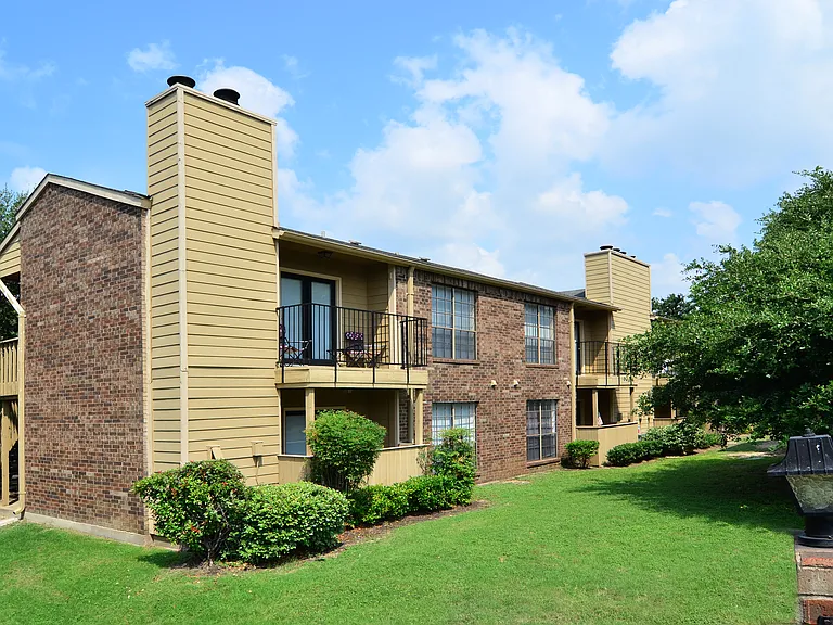 Woodbridge Crossing Apartments — Photo 5