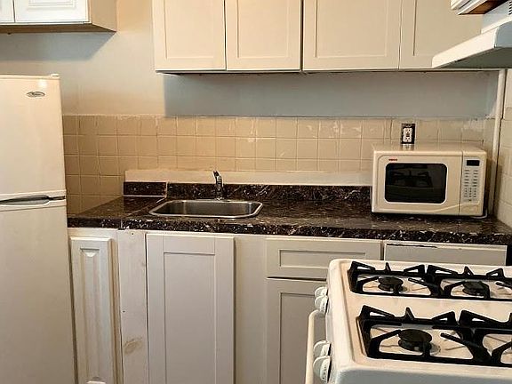 3rd image of 713 17th St #A