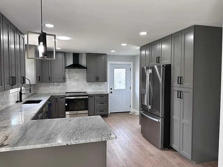 184 Powell St — Photo 20