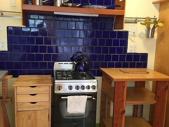 3rd image of 700 Angelus Pl APT A