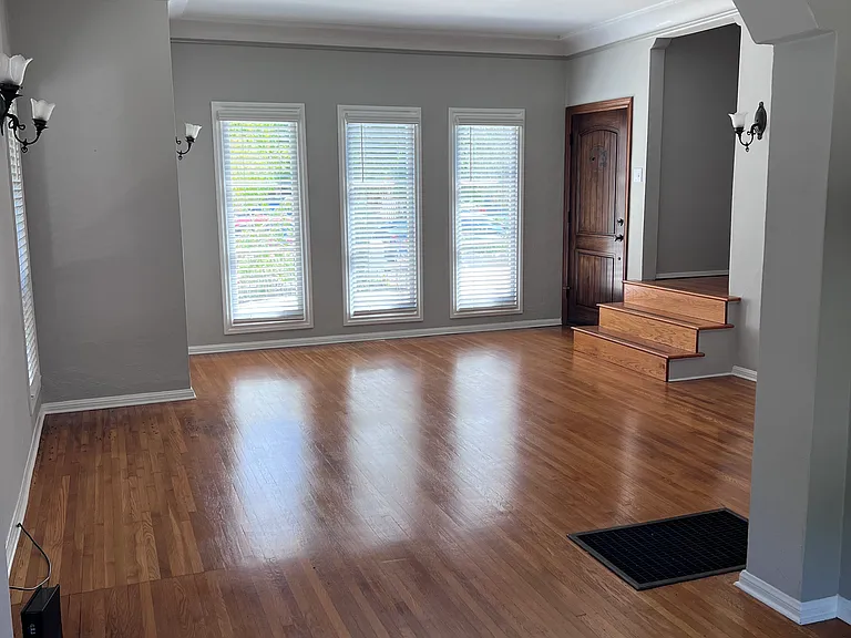 4243 E Vermont St — Photo 8