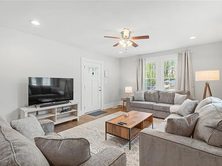 1026 Deckner Ave SW — Photo 12