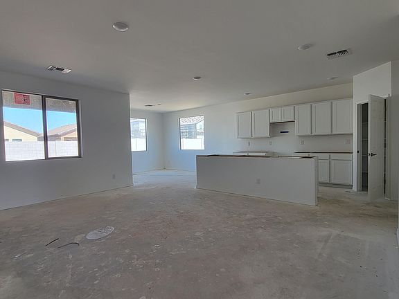 3rd image of 1902 E LARIAT Avenue