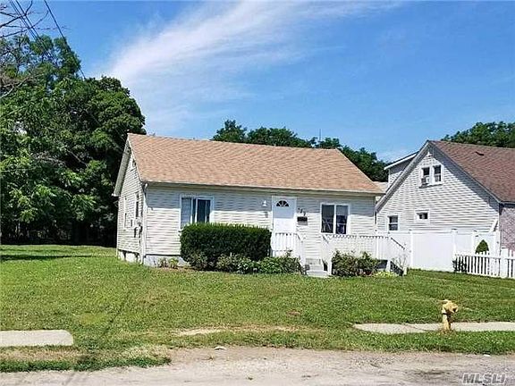 3rd image of 172 Steele Pl