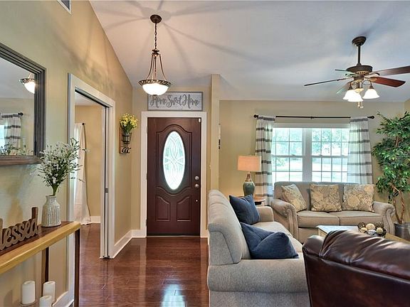 3rd image of 2608 NE 32nd Pl