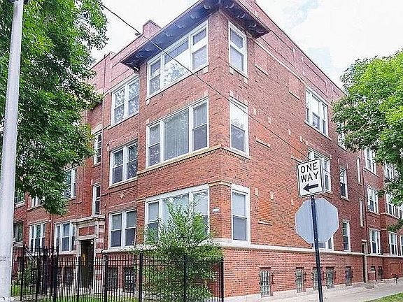2nd image of 4505 N Oakley Ave #3
