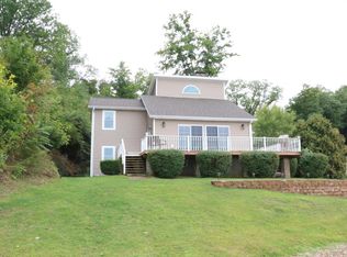 68526 Hillside Dr, Dowagiac, MI 49047