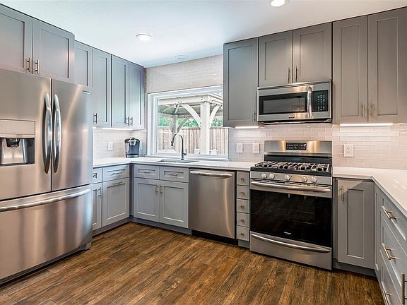 3rd image of 3712 Balfour Pl