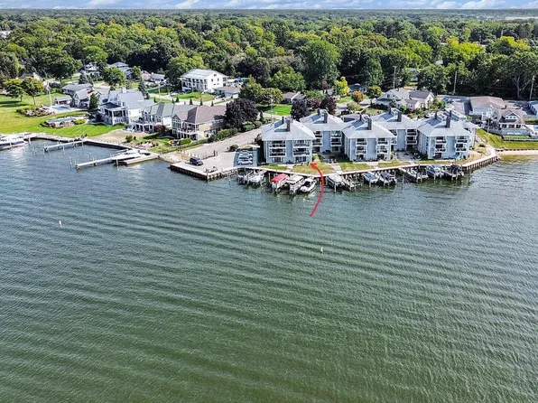 400 Lakeview Ct APT 1A, Spring Lake, MI 49456