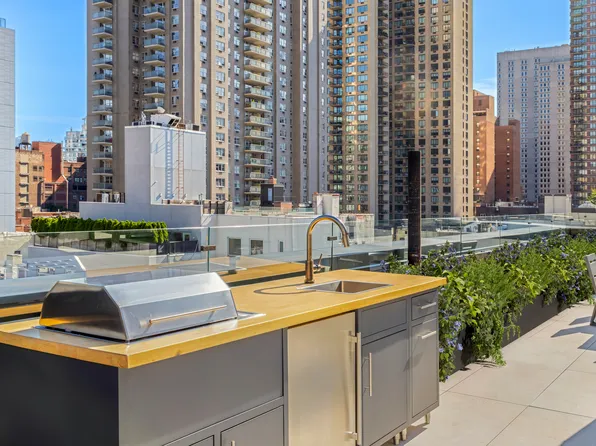 420 East 75th Street image 23 of 24