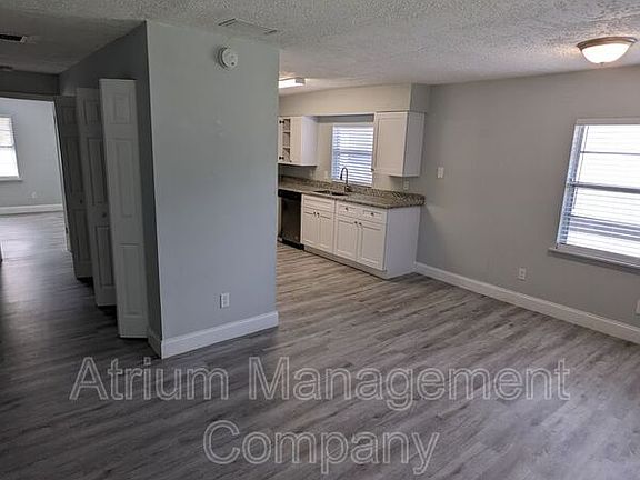 3rd image of 125 S Salisbury Ave APT C3