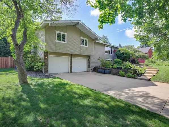 1400 Lia Dr, Northfield, MN 55057