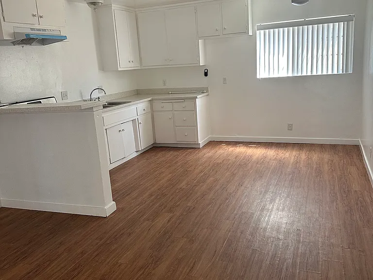 1321 Burwood St #2 — Photo 4