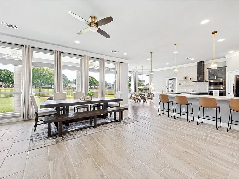 818 Riviera Dr — Photo 13