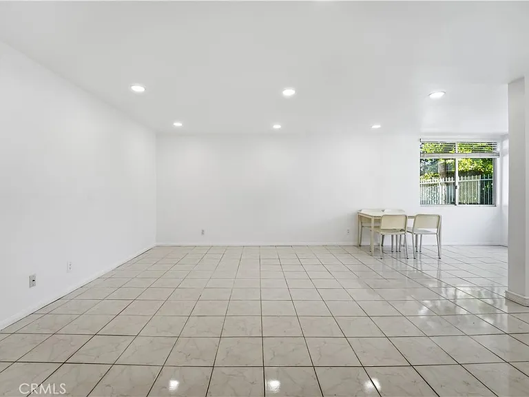5301 Balboa Blvd #F7 — Photo 7