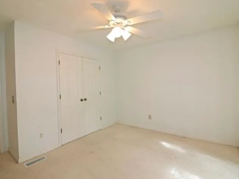 15 Remington Ln — Photo 7