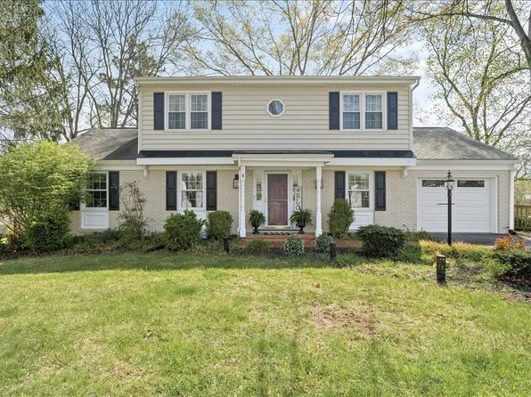 2440 Charing Cross Dr, Roanoke, VA 24018