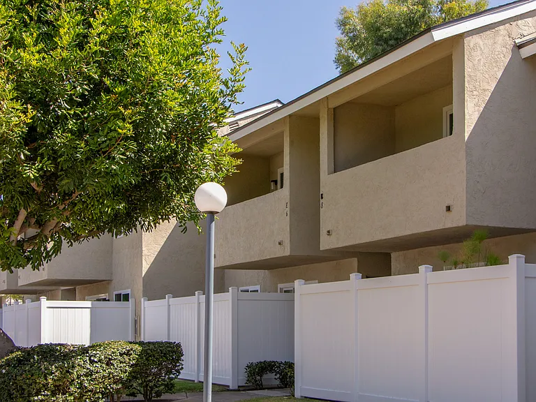 Gold Coast Apartments — Photo 7