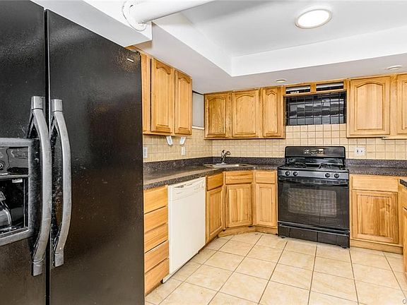 5th image of 2 Park Ln #Basement