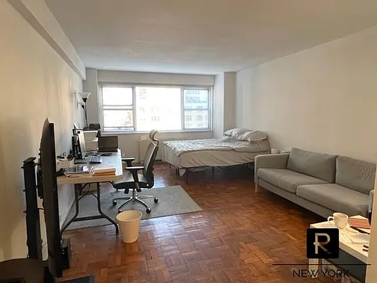 Rented by R New York | media 9