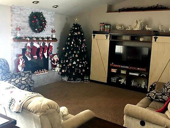 5th image of 923 Brighton Dr