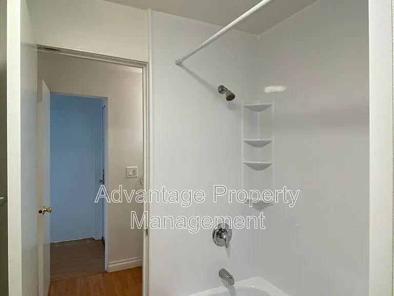 975 NW Garfield Ave #6 — Photo 9