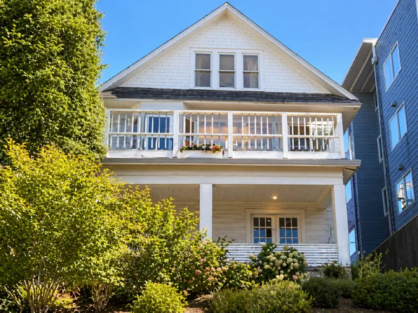 5622 15th Ave NE #A, Seattle, WA 98105