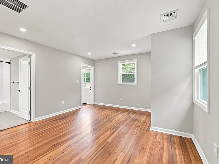 107 Broad Ave — Photo 13