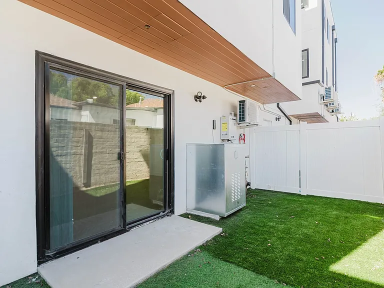 5654 1/4 Cartwright Ave — Photo 14
