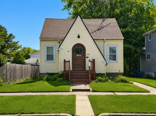 1141 Victoria Ave, North Chicago, IL 60064