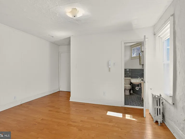 916 Pine St #3R — Photo 5