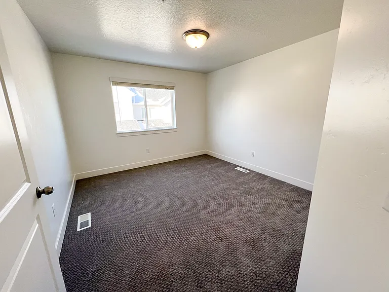 904 N 1150 E — Photo 14