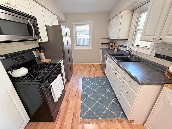 5th image of 3418 Sharon Ave SW