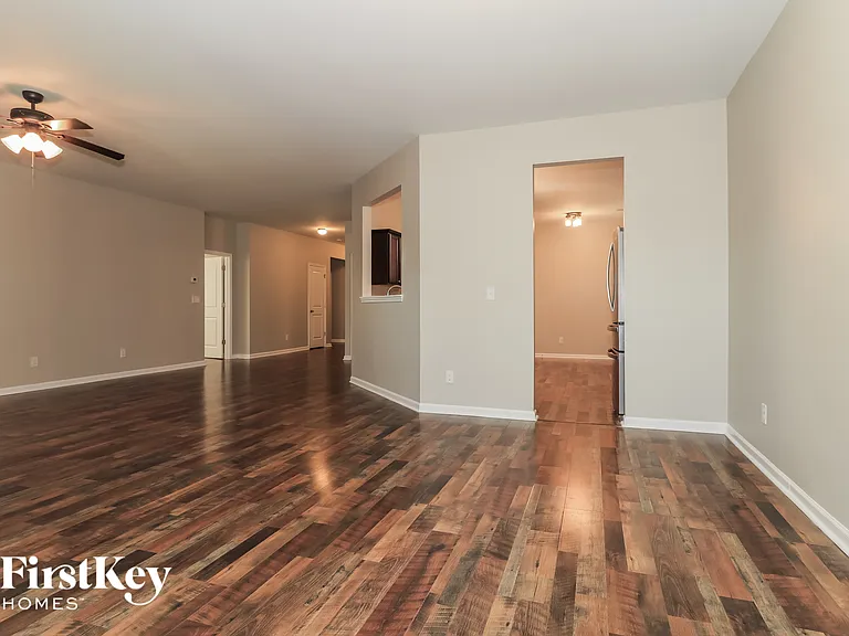 109 Caledonian Cir — Photo 2