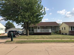 611 14th Pl, Camanche, IA 52730
