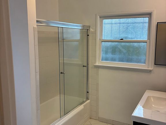 5th image of 3315 Caroline Ave #3