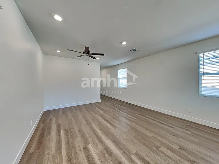 826 English Primrose St — Photo 6
