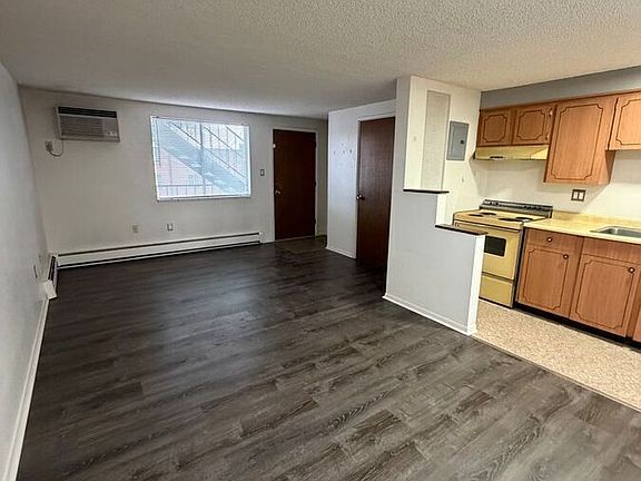 2nd image of 3305 S Clarkson St #202
