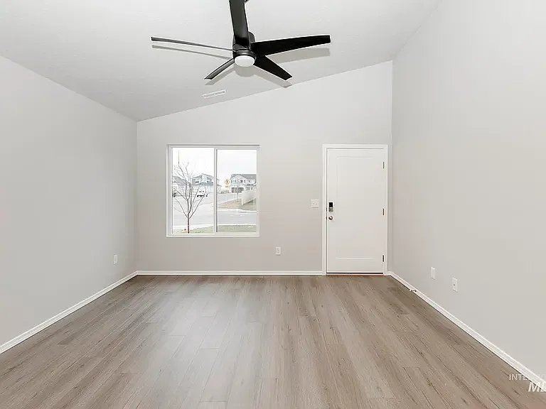 785 SW Alpha St — Photo 7