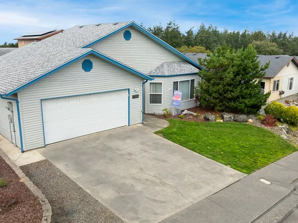 1864 Garfield St, North Bend, OR 97459