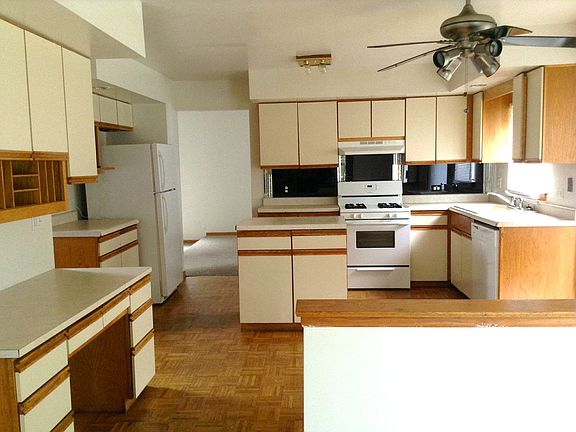 2nd image of 1724 Heather Hill Cres
